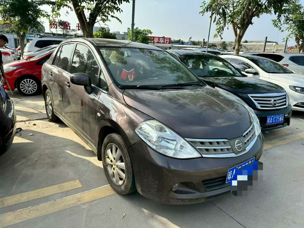 Nissan Tiida Sedan 2009 汽车图片 