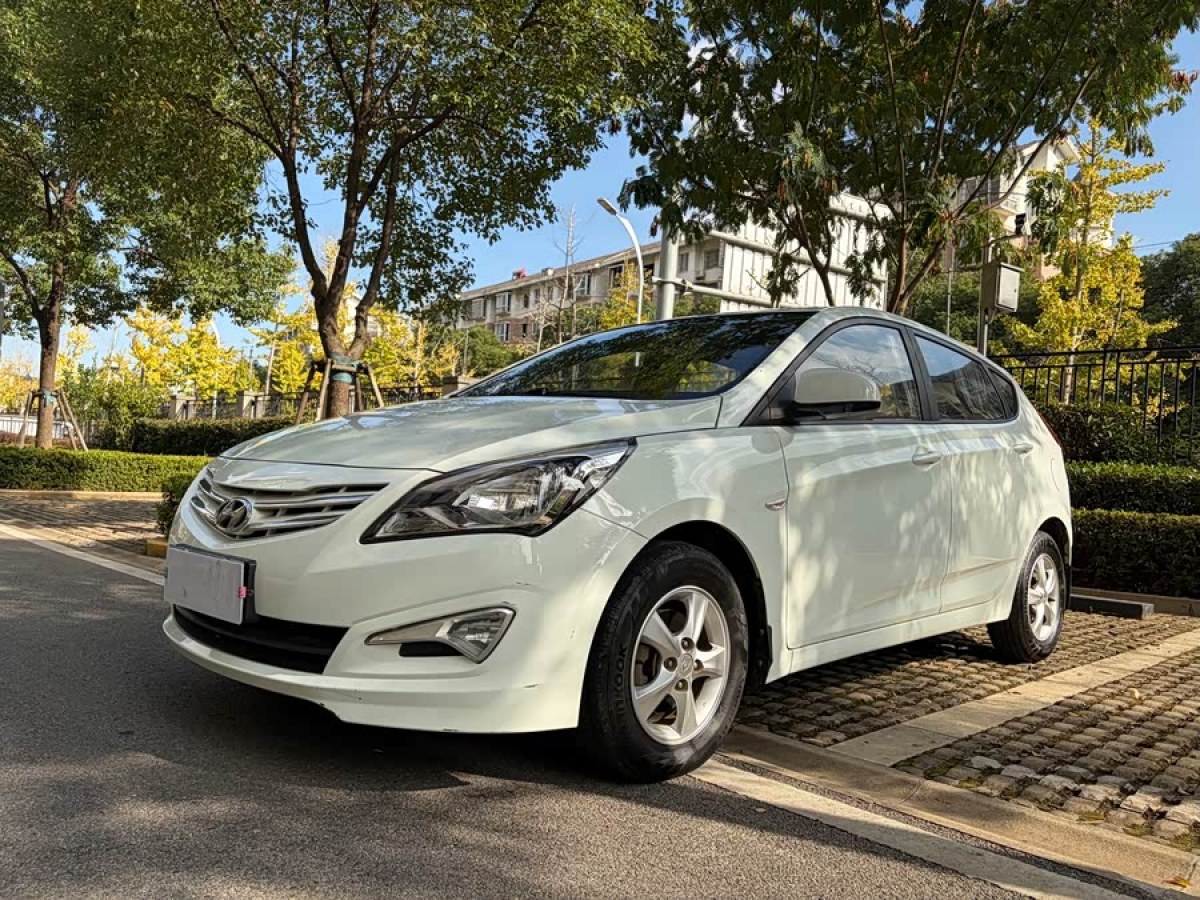 Hyundai Reina Hatchback 2016 Hyundai Reina Hatchback 2016 car image