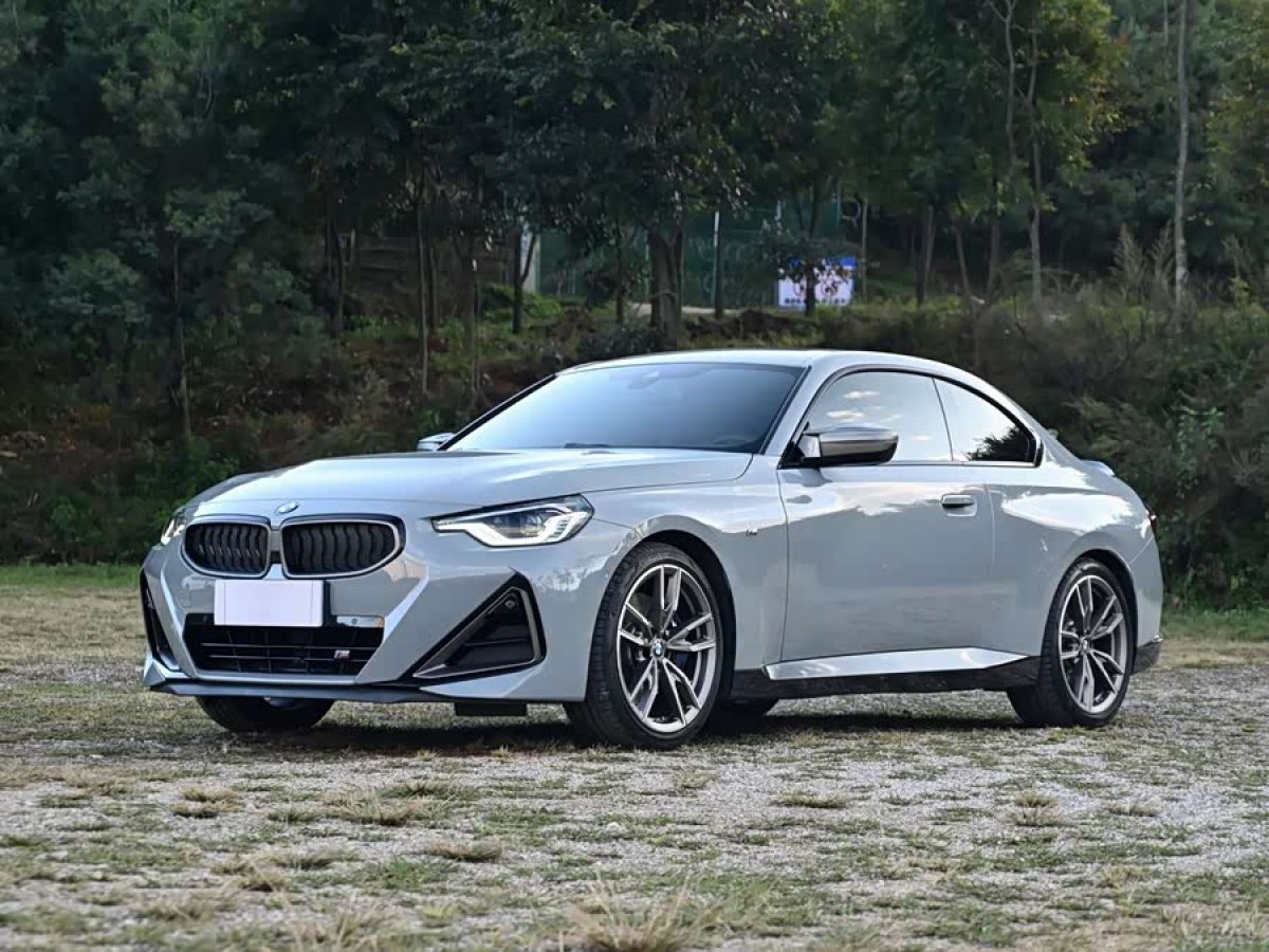 BMW M240i 2024 immagine di auto 