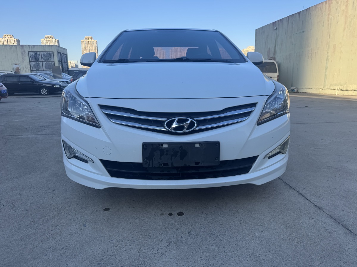 Hyundai Reina 2016 car image 