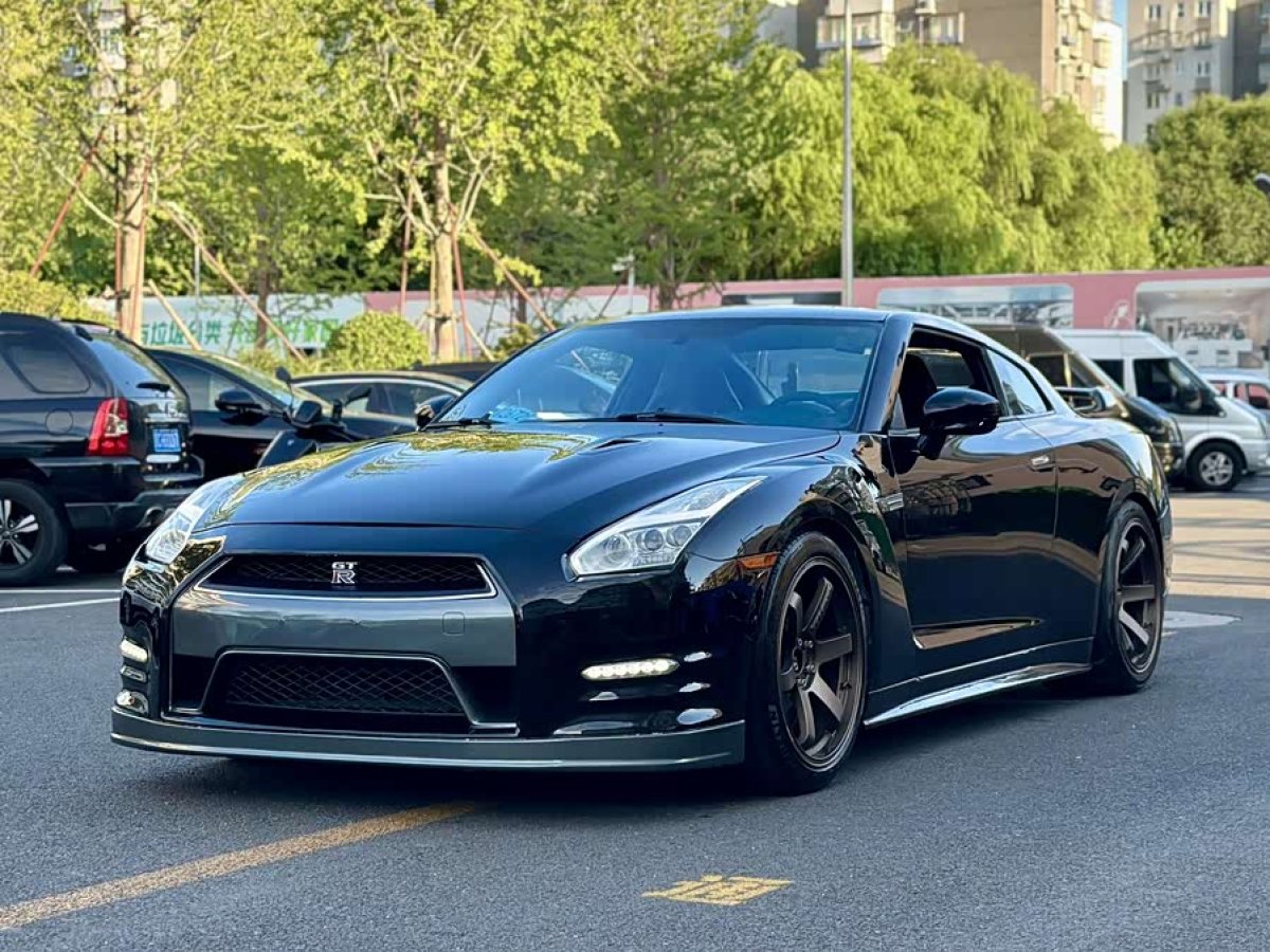 Nissan GT-R 2009 汽车图片 