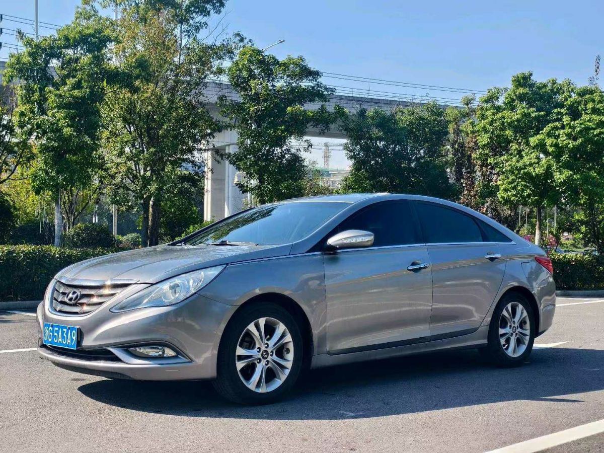 Hyundai Sonata 2011 car image 