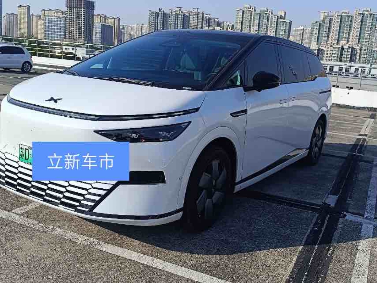 Xpeng X9 2025 immagine di auto 