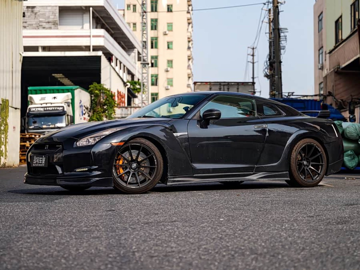 Nissan GT-R 2010 汽车图片 