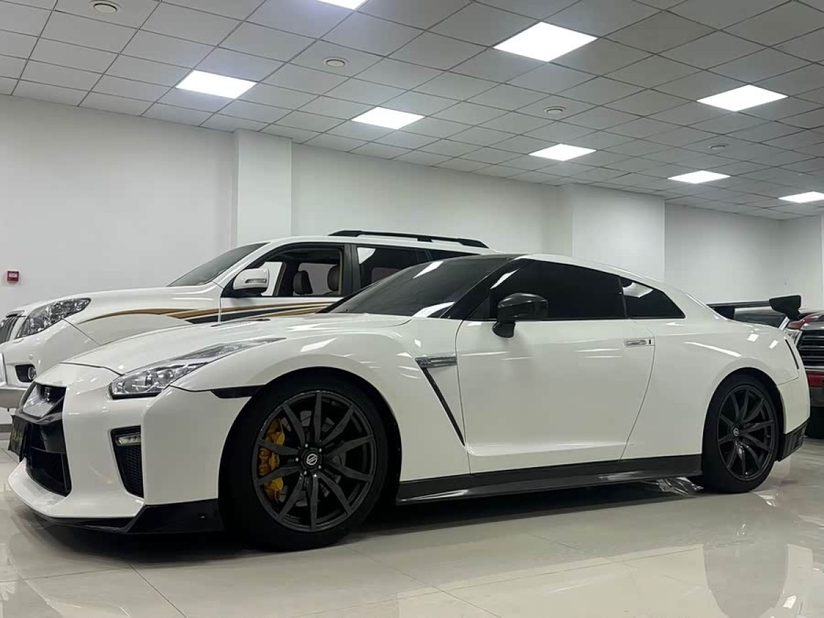 Nissan GT-R 2011 汽车图片 