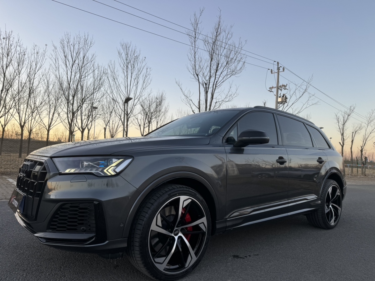 Audi SQ7 2024 car image 