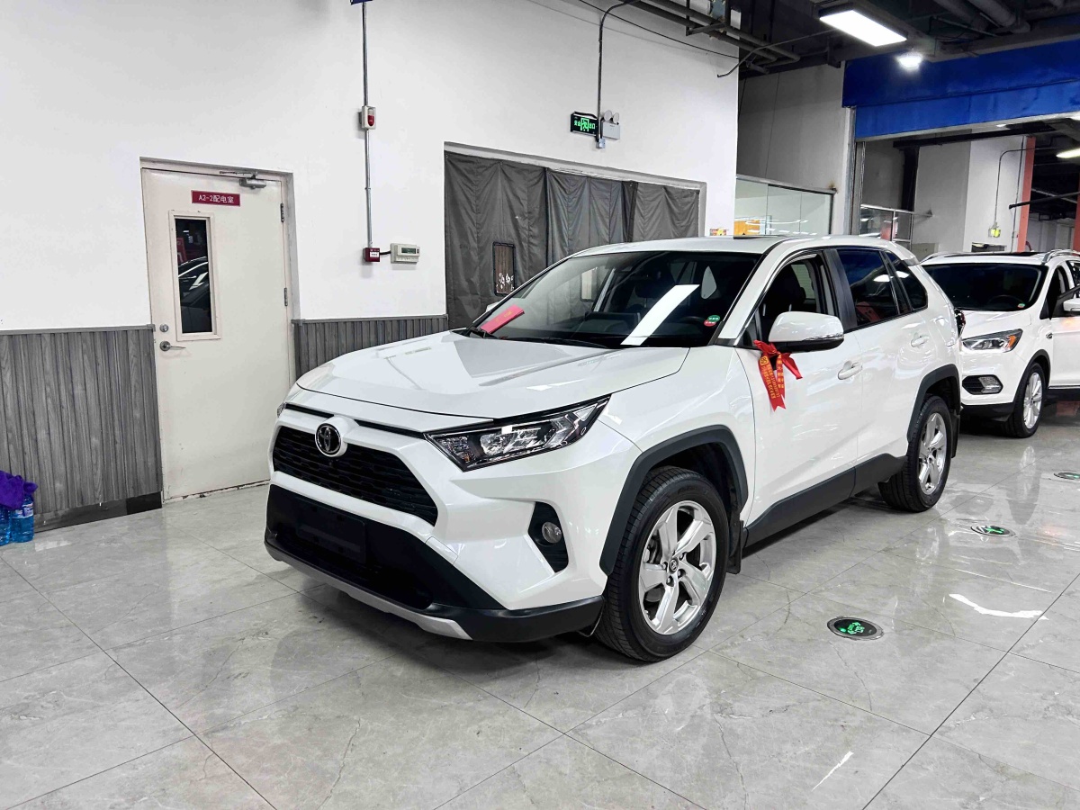 Toyota RAV4 2020 Toyota RAV4 2020 car image