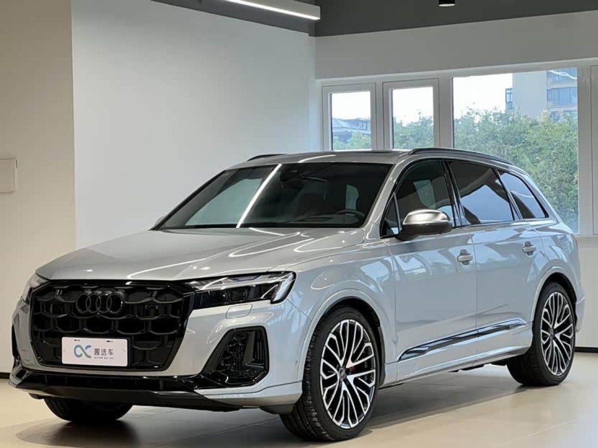 Audi SQ7 2024 car image 