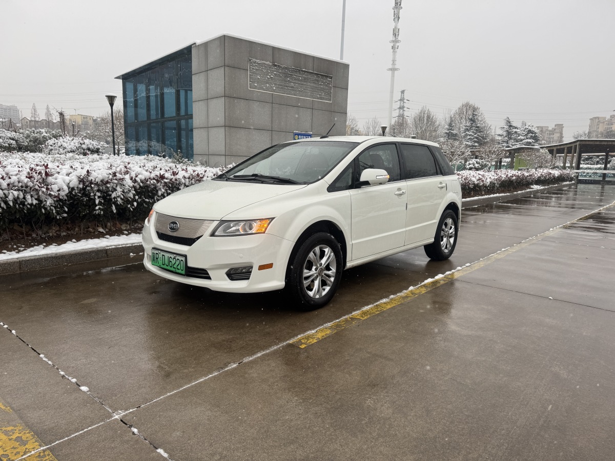 BYD e6 2016 car image 