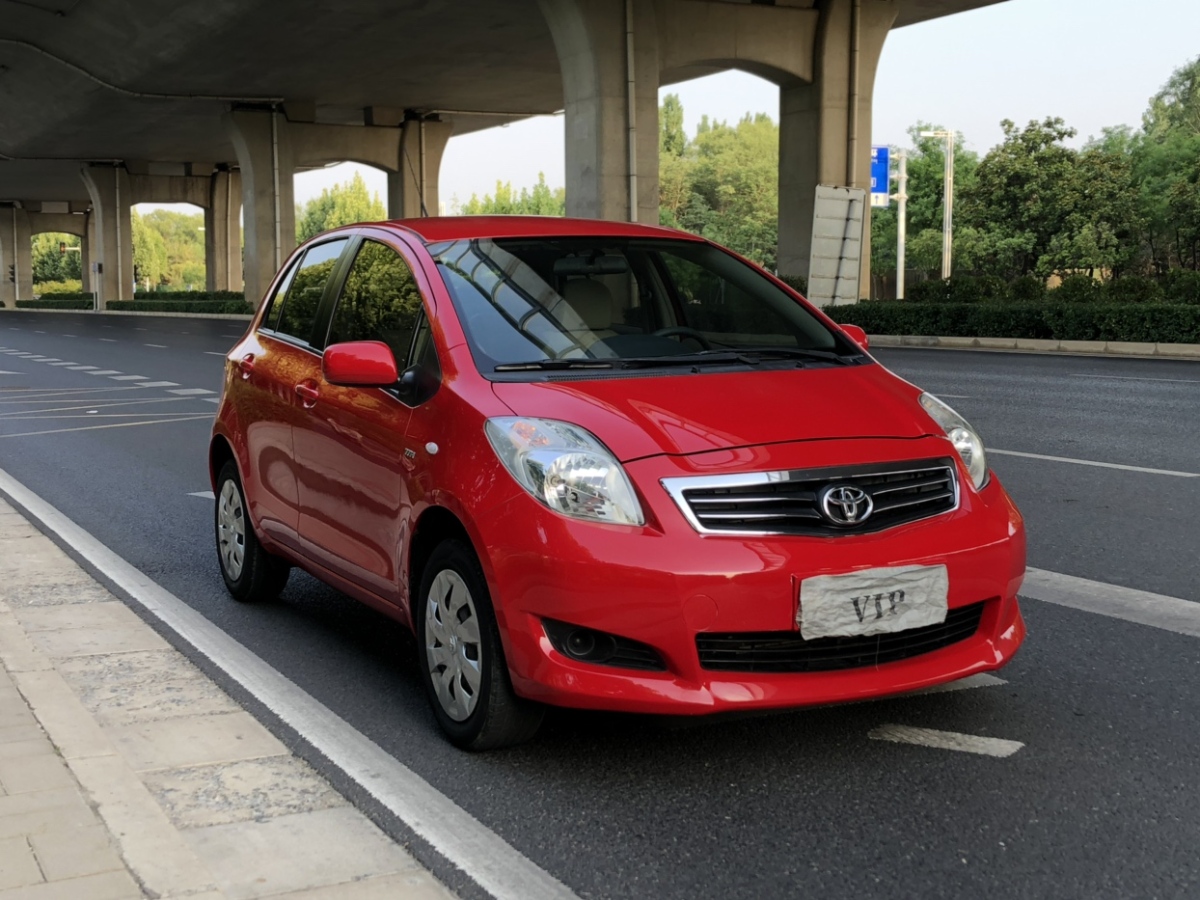 Toyota Yaris 2013 Toyota Yaris 2013 imagen de coche