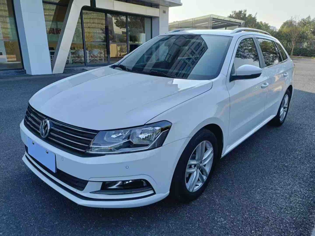 Volkswagen Gran Lavida 2018 immagine di auto 