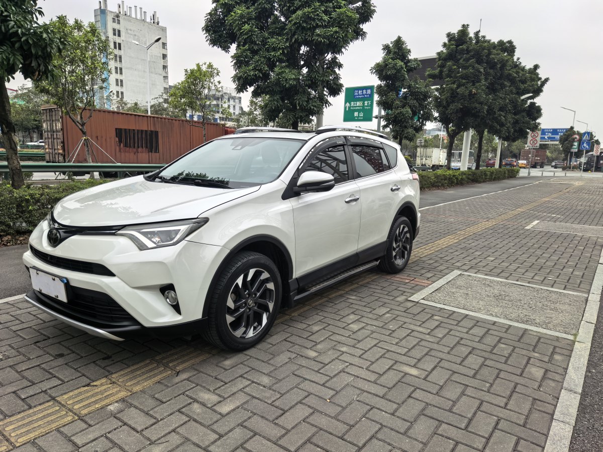 Toyota RAV4 2018 Toyota RAV4 2018 car image