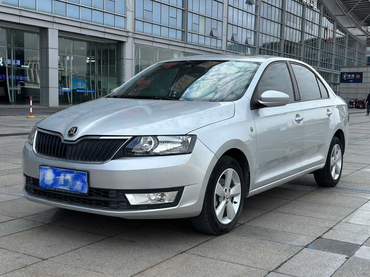 Skoda Rapid 2014 Skoda Rapid 2014 car image