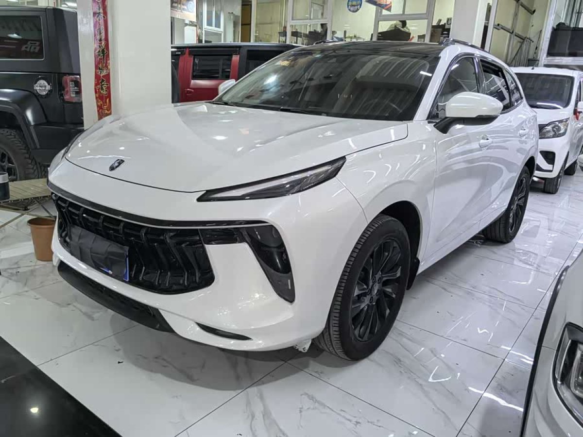 Forthing 2021 Forthing 2021 immagine di auto