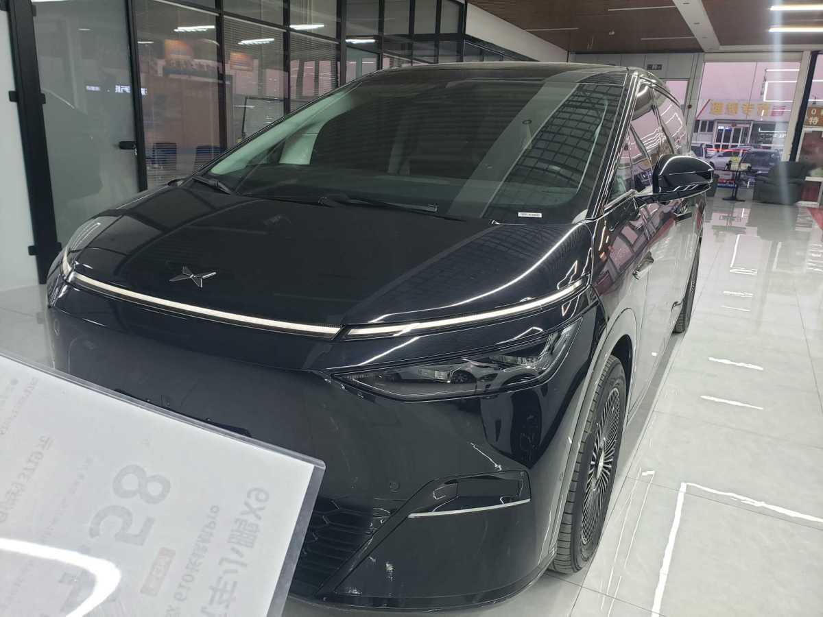 Xpeng X9 2024 immagine di auto 