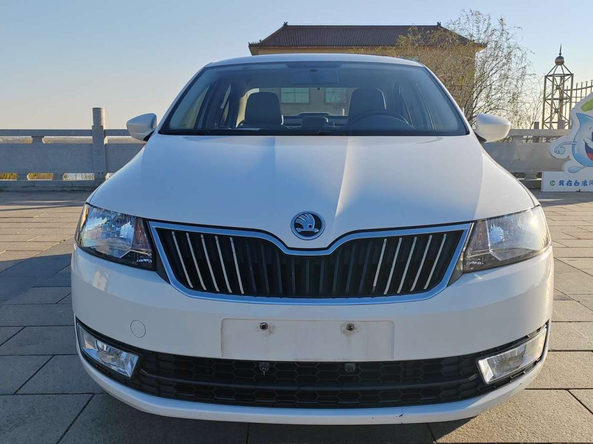 Skoda Rapid 2016 Skoda Rapid 2016 car image