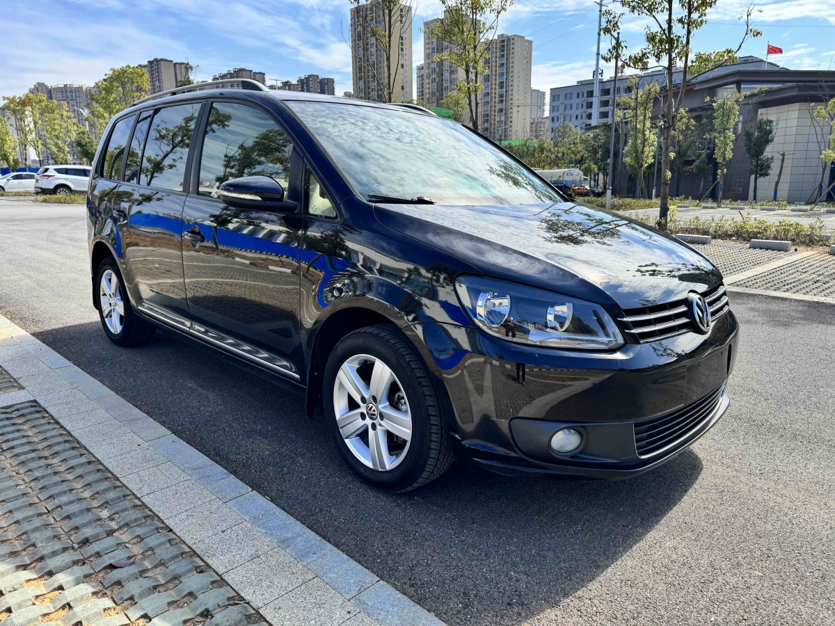 Volkswagen Touran 2015 car image 