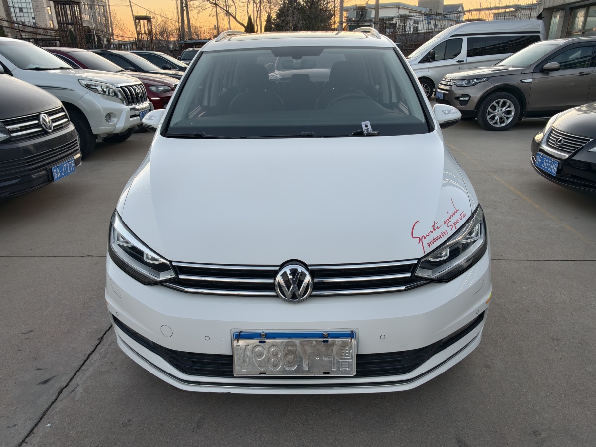 Volkswagen Touran 2018 car image 
