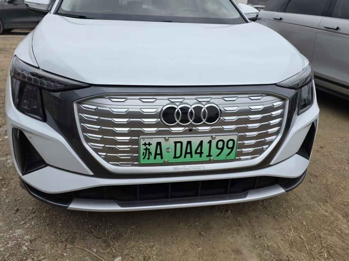 Audi Q5 e-tron 2023 Audi Q5 e-tron 2023 immagine di auto