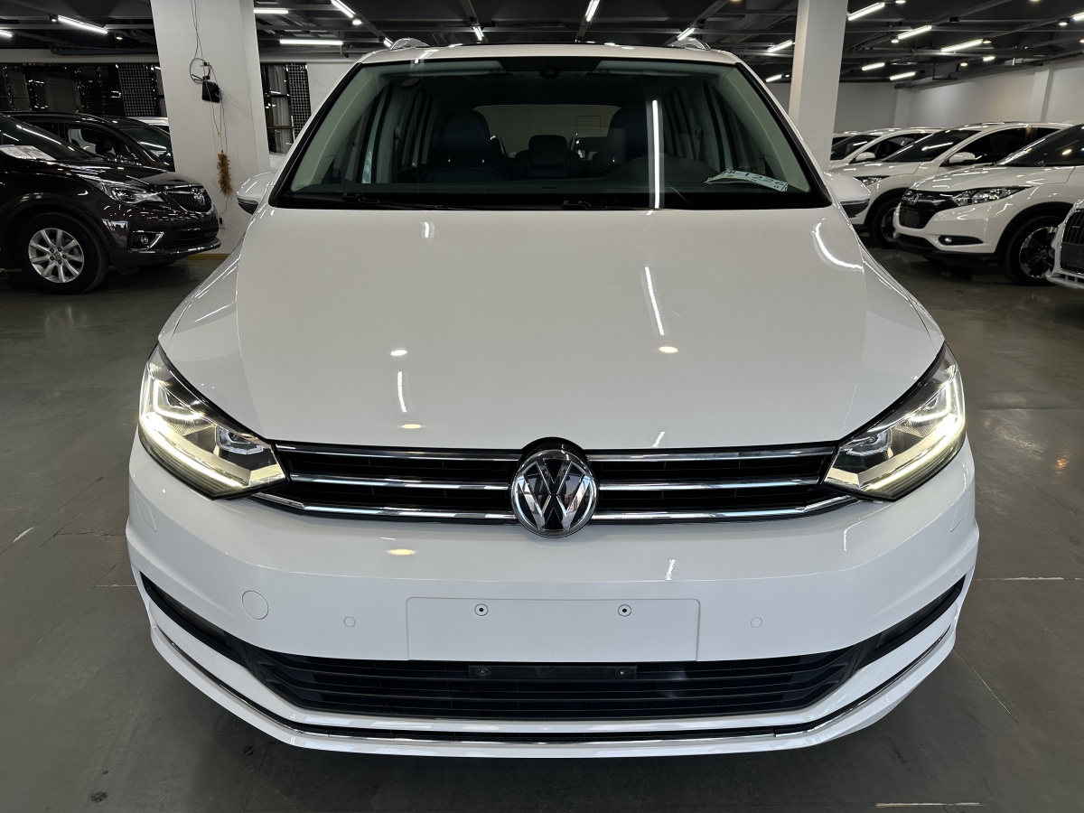 Volkswagen Touran 2017 car image 