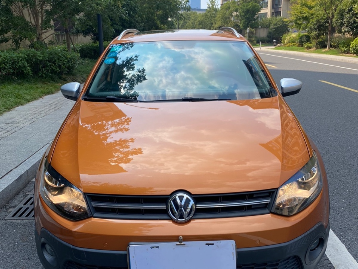 Volkswagen Polo 2016 car image 