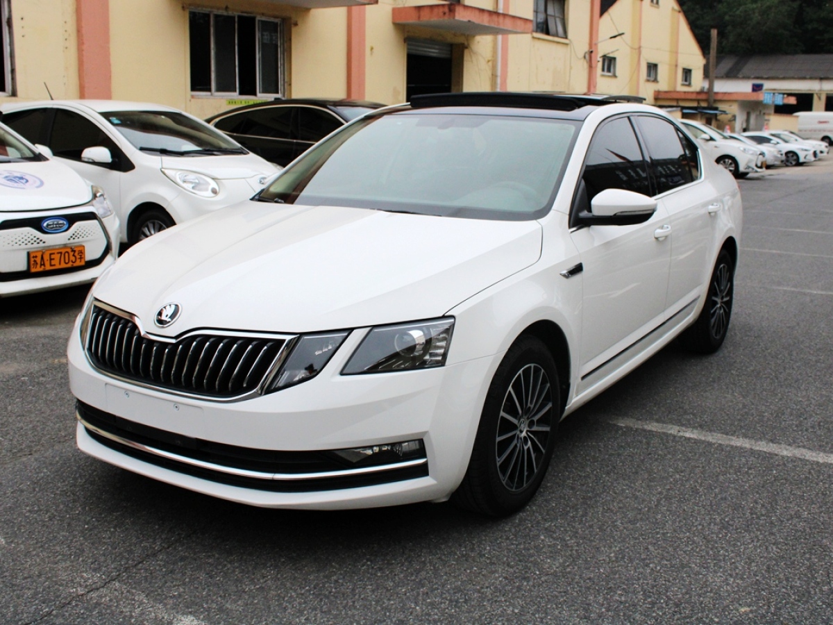 Skoda Octavia 2020 car image 