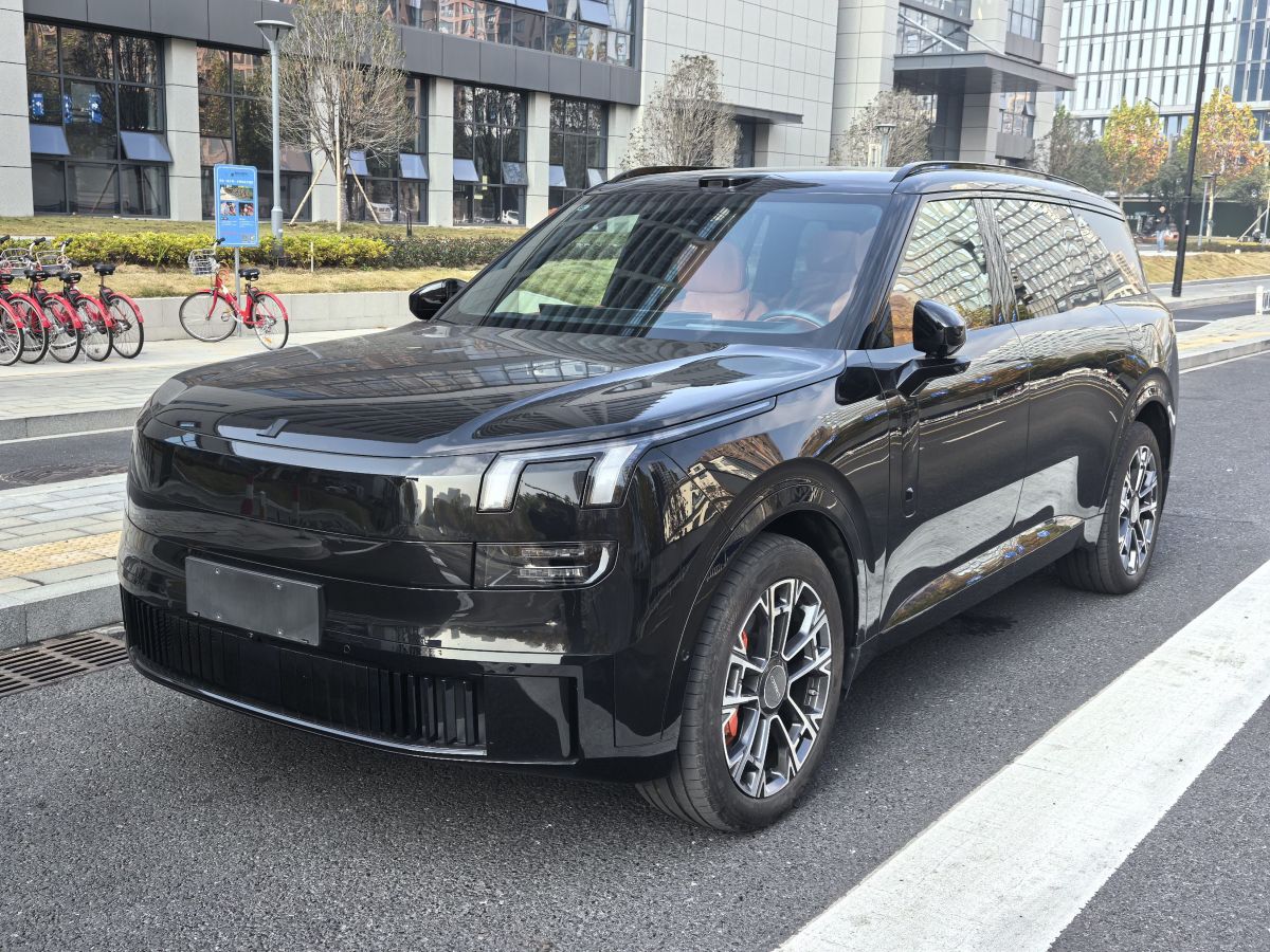 Lynk & Co 900 2025 car image 