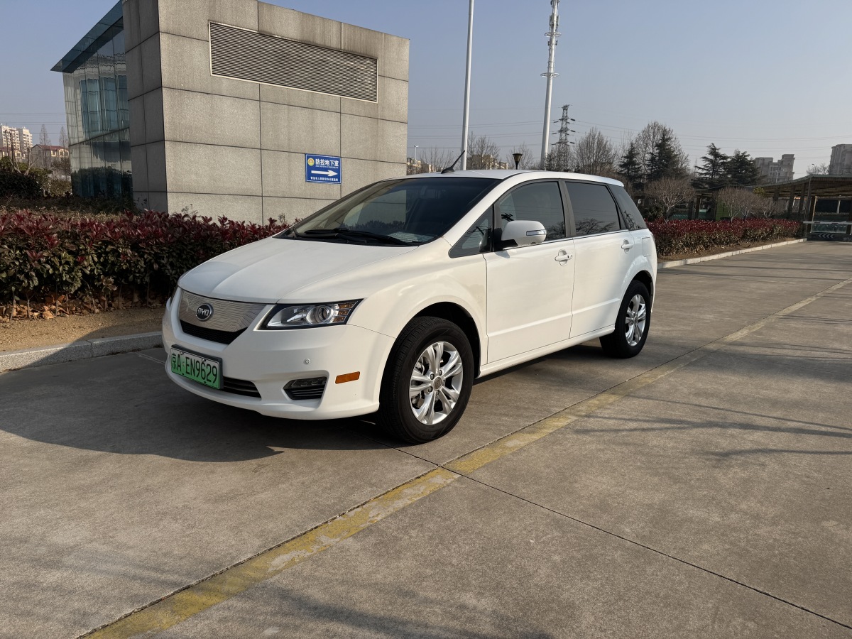BYD e6 2017 car image 