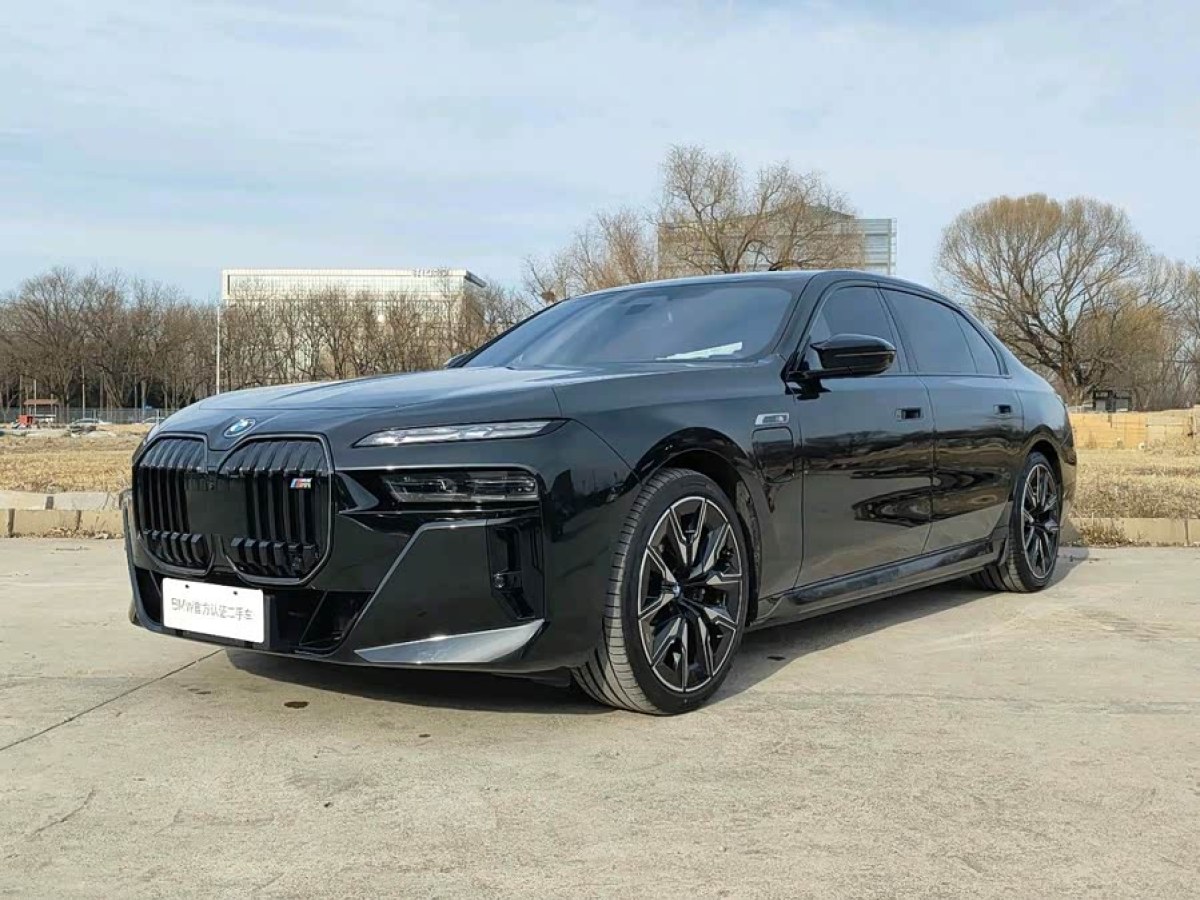 BMW i7 M70L 2025 car image 