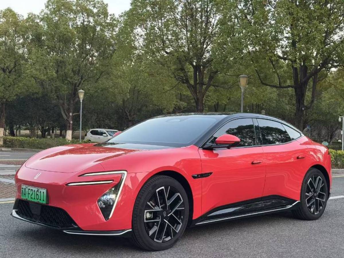 Avatr 06 2025 car image 