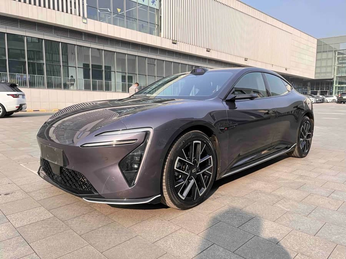 Avatr 06 2025 car image 