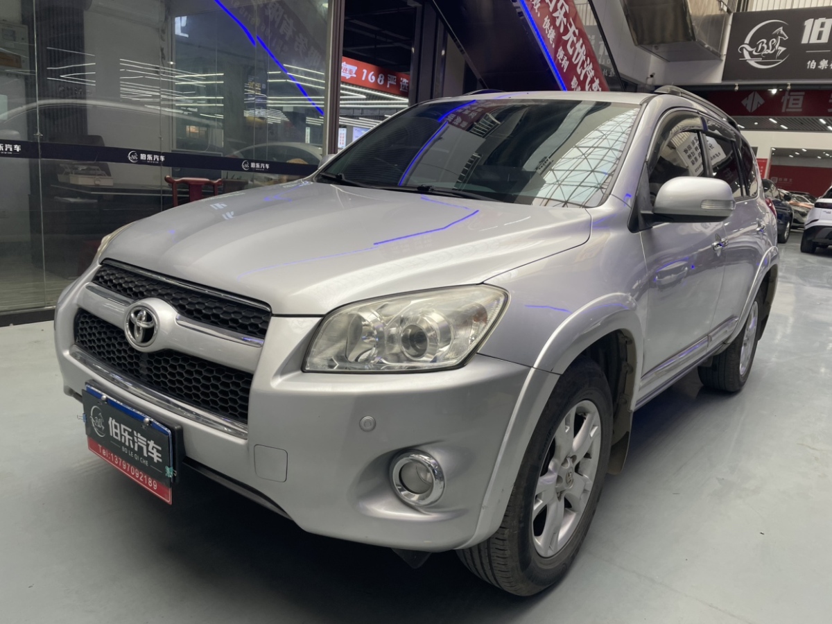 Toyota RAV4 2011 car image 