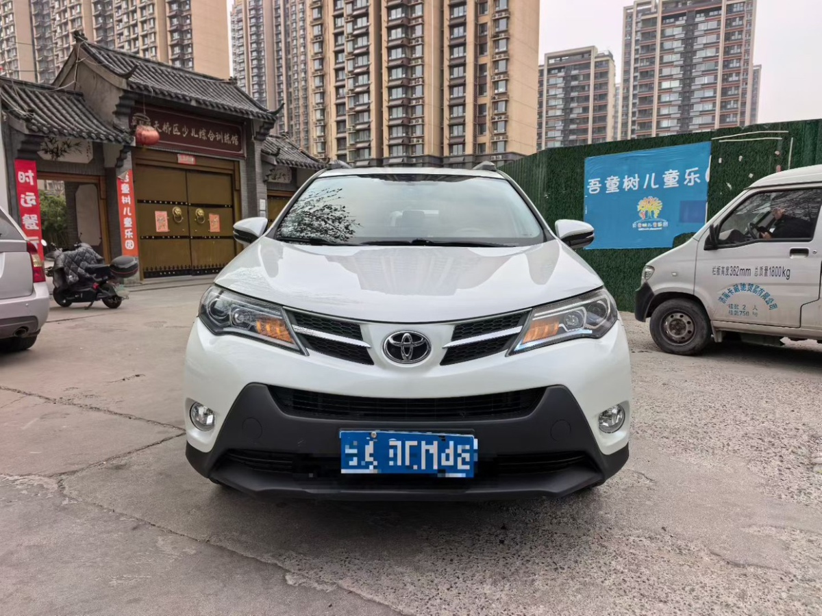 Toyota RAV4 2015 car image 