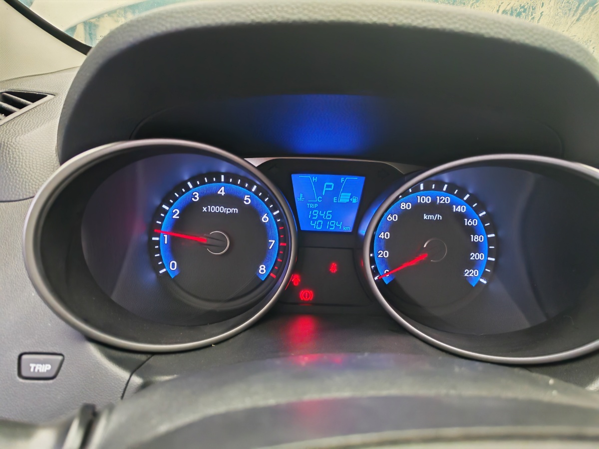 Hyundai ix35 2014 Hyundai ix35 2014 car image