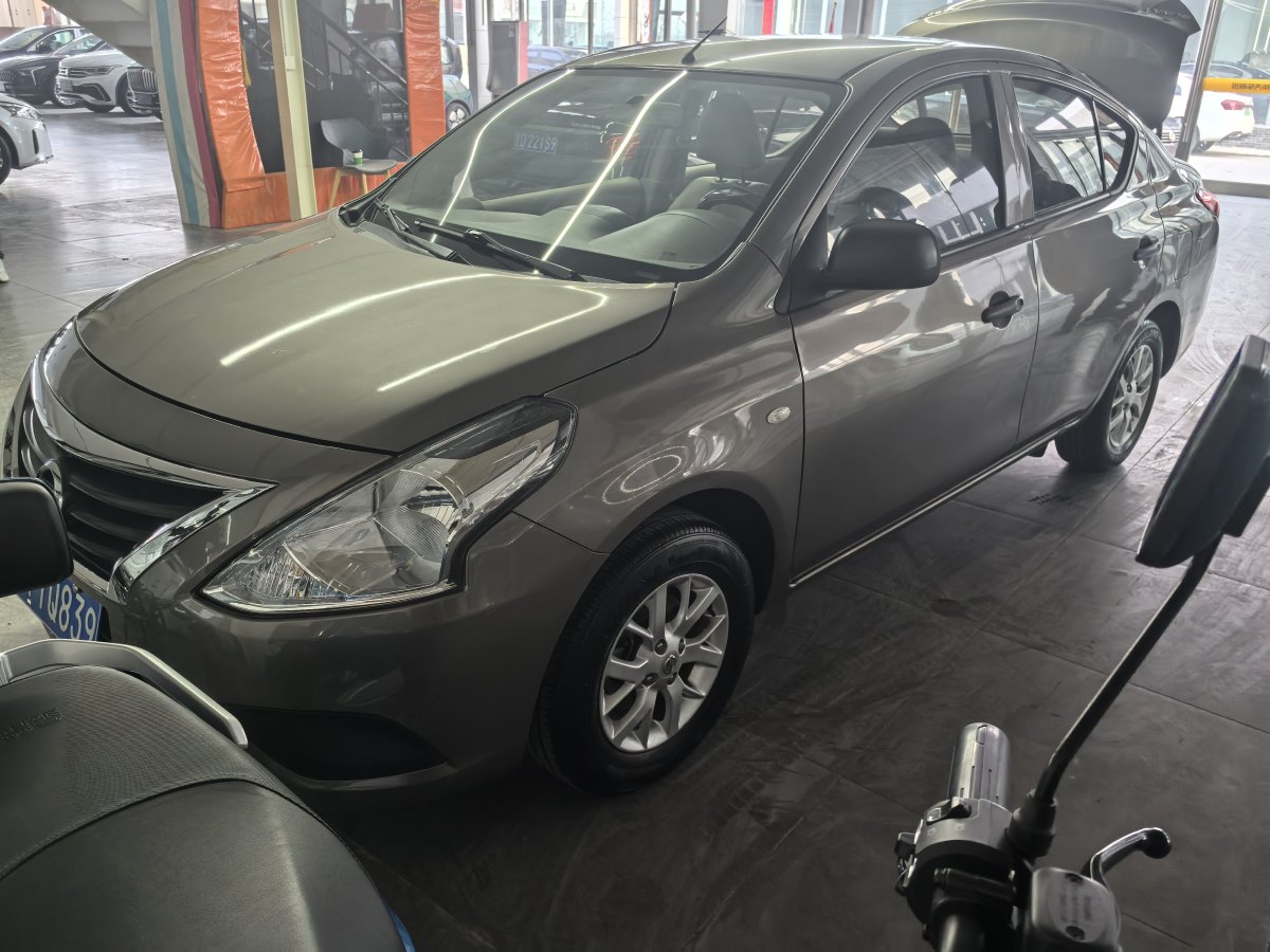 Nissan Sunny 2017 Nissan Sunny 2017 immagine di auto