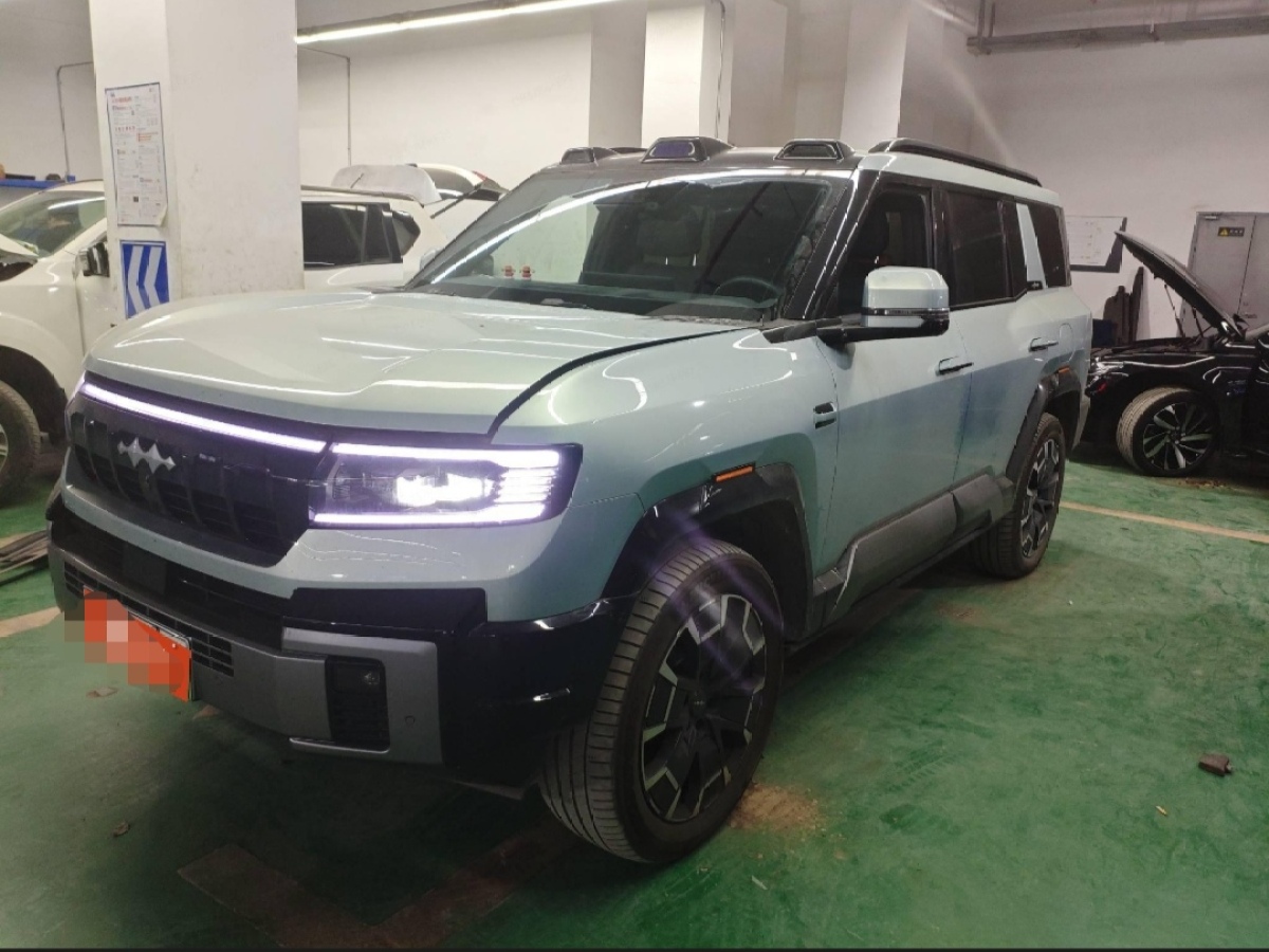 FangChengBao Leopard 8 2024 FangChengBao Leopard 8 2024 car image