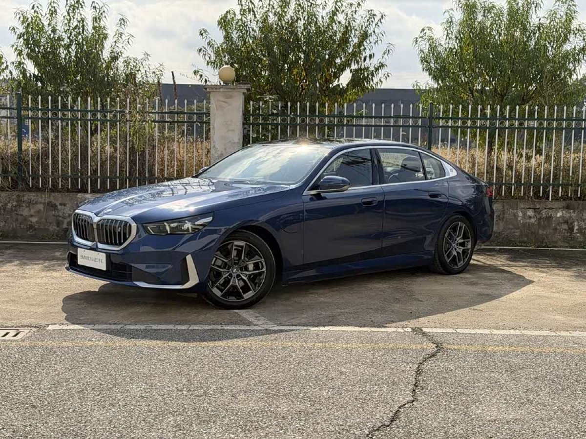 BMW i5 2024 BMW i5 2024 car image
