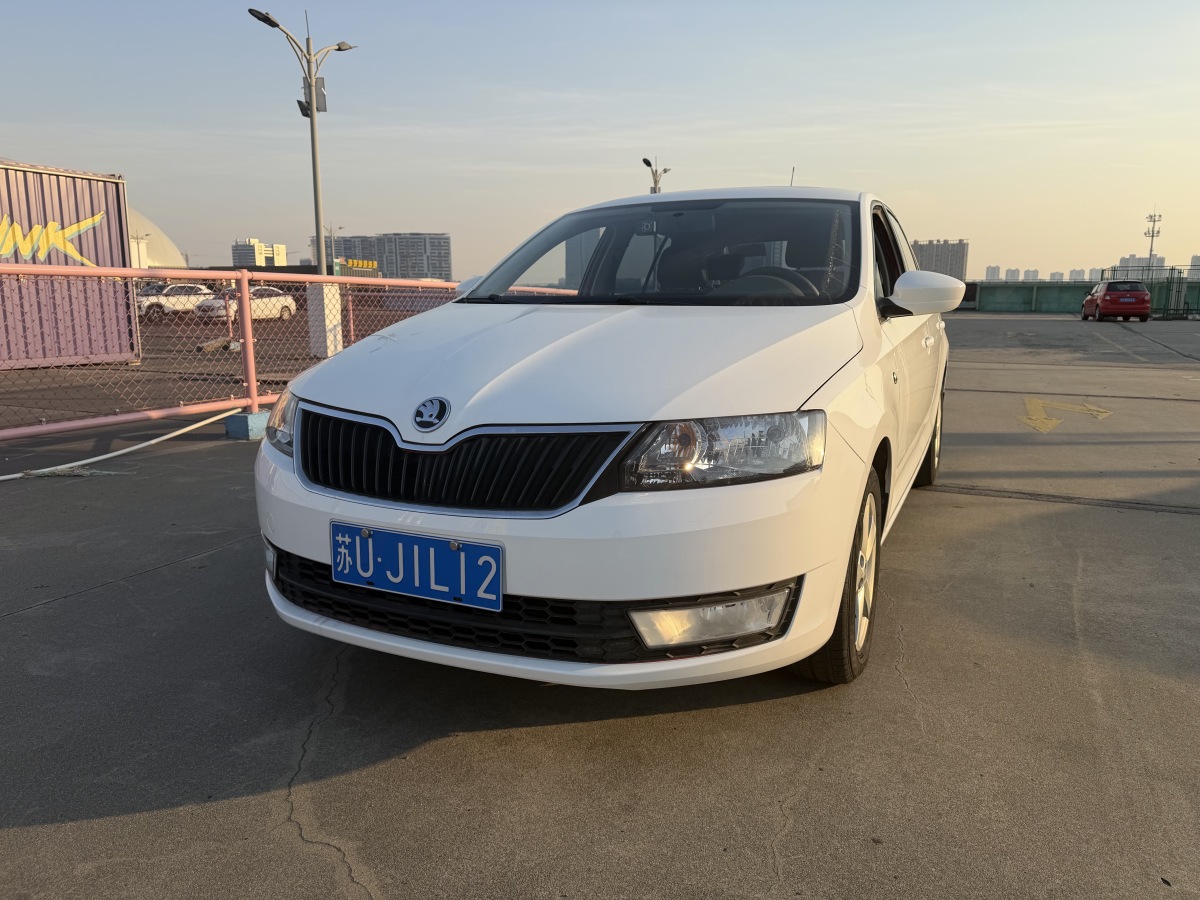 Skoda Rapid Spaceback 2017 Skoda Rapid Spaceback 2017 car image