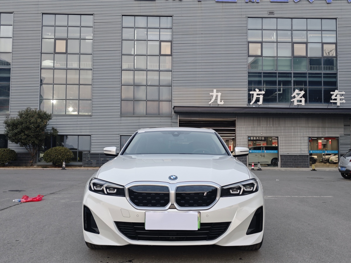 BMW i3 2023 immagine di auto 