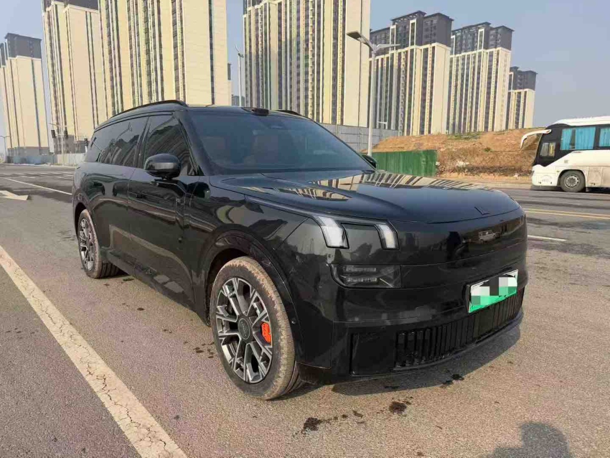 Lynk & Co 900 2025 Lynk & Co 900 2025 car image