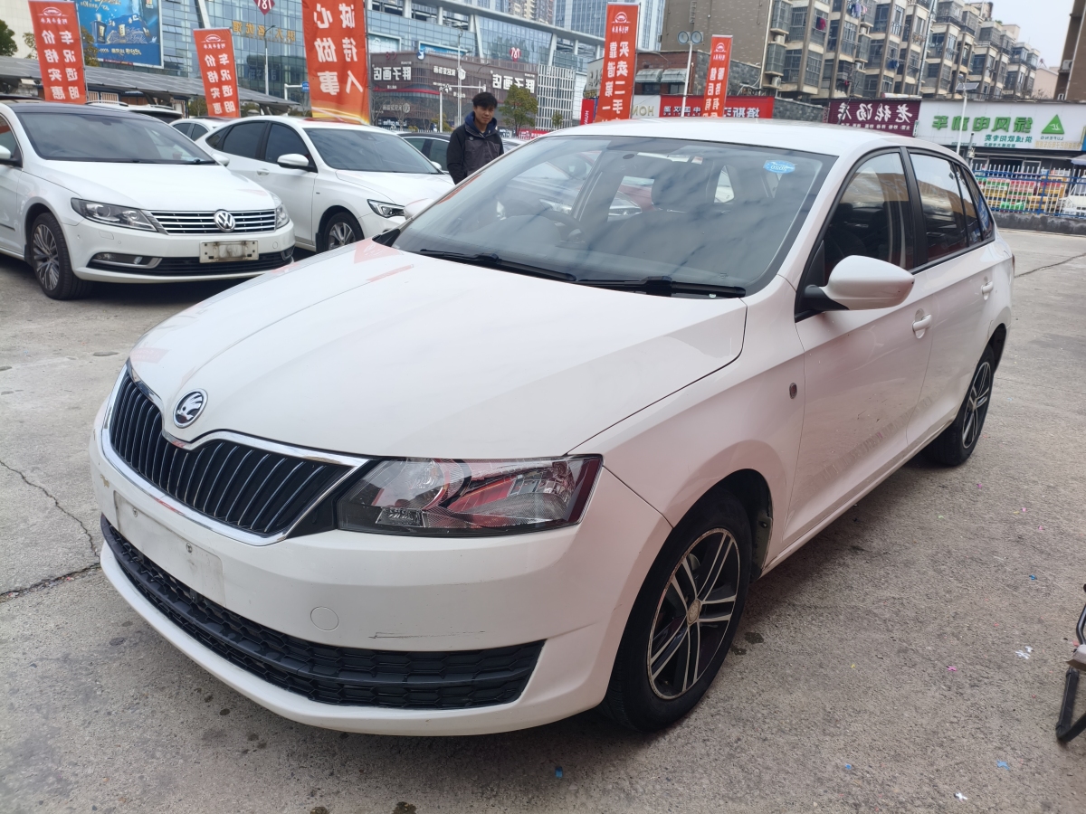 Skoda Rapid Spaceback 2016 Skoda Rapid Spaceback 2016 car image