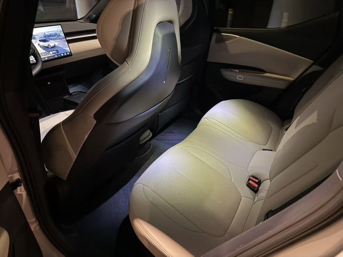 Lynk & Co Z20 2024 Lynk & Co Z20 2024 car image
