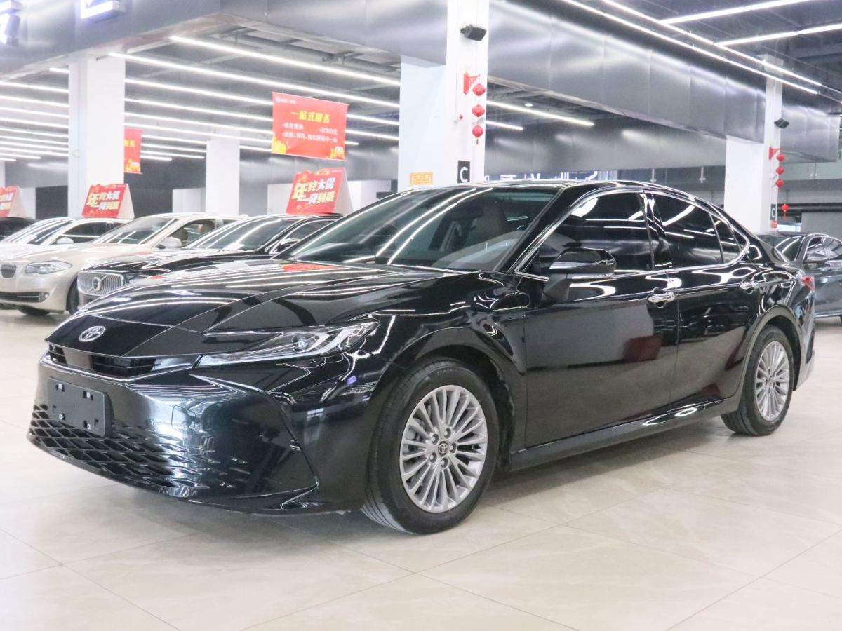 Toyota Camry 2024 immagine di auto 