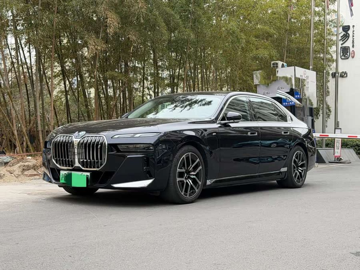 BMW i7 2023 car image 