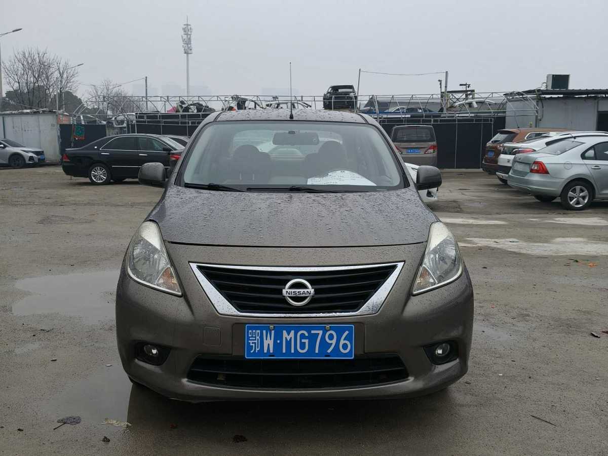 Nissan Sunny 2013 immagine di auto 