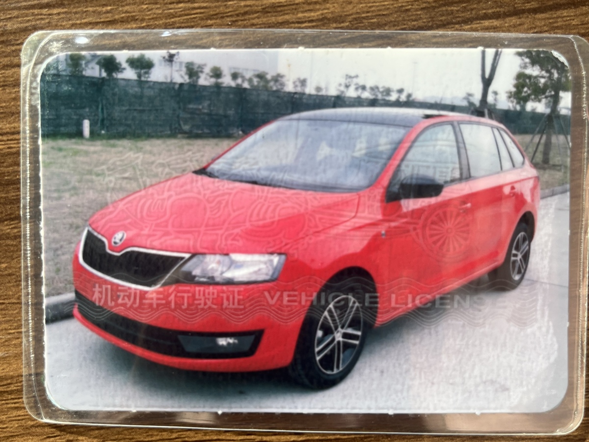 Skoda Rapid Spaceback 2014 Skoda Rapid Spaceback 2014 car image