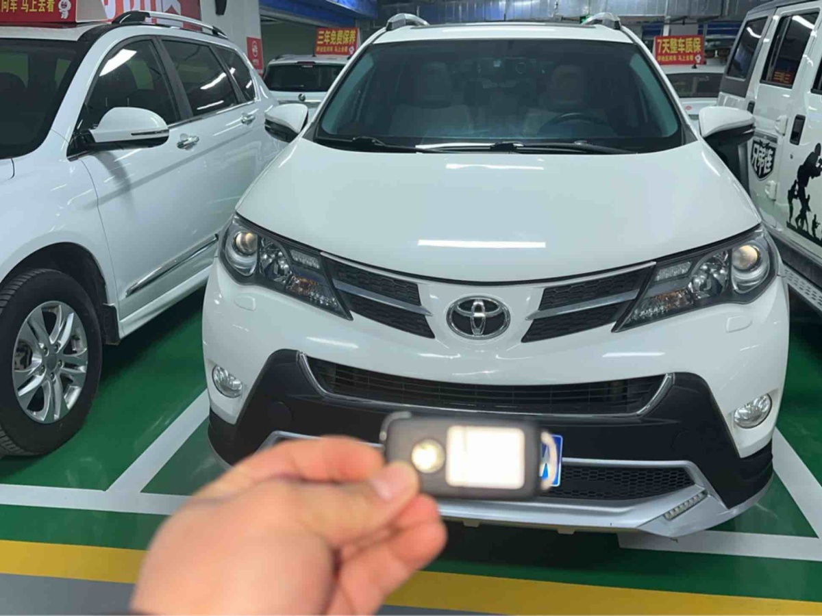 Toyota RAV4 2013 Toyota RAV4 2013 immagine di auto