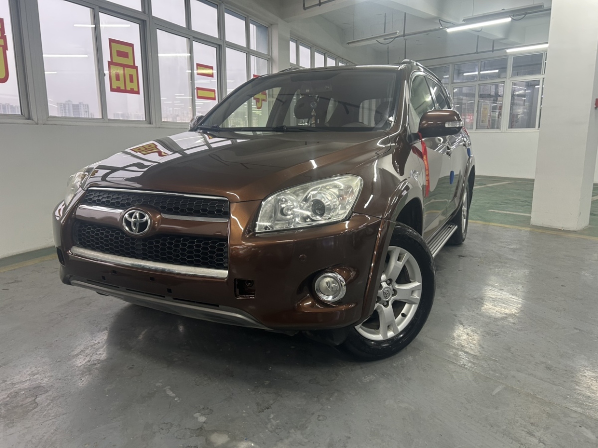 Toyota RAV4 2013 car image 