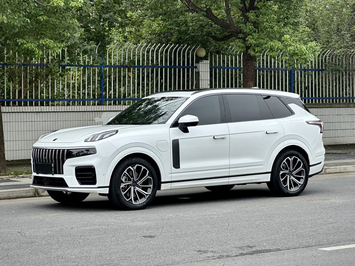 Lynk & Co 09 EM-P 2022 Lynk & Co 09 EM-P 2022 car image