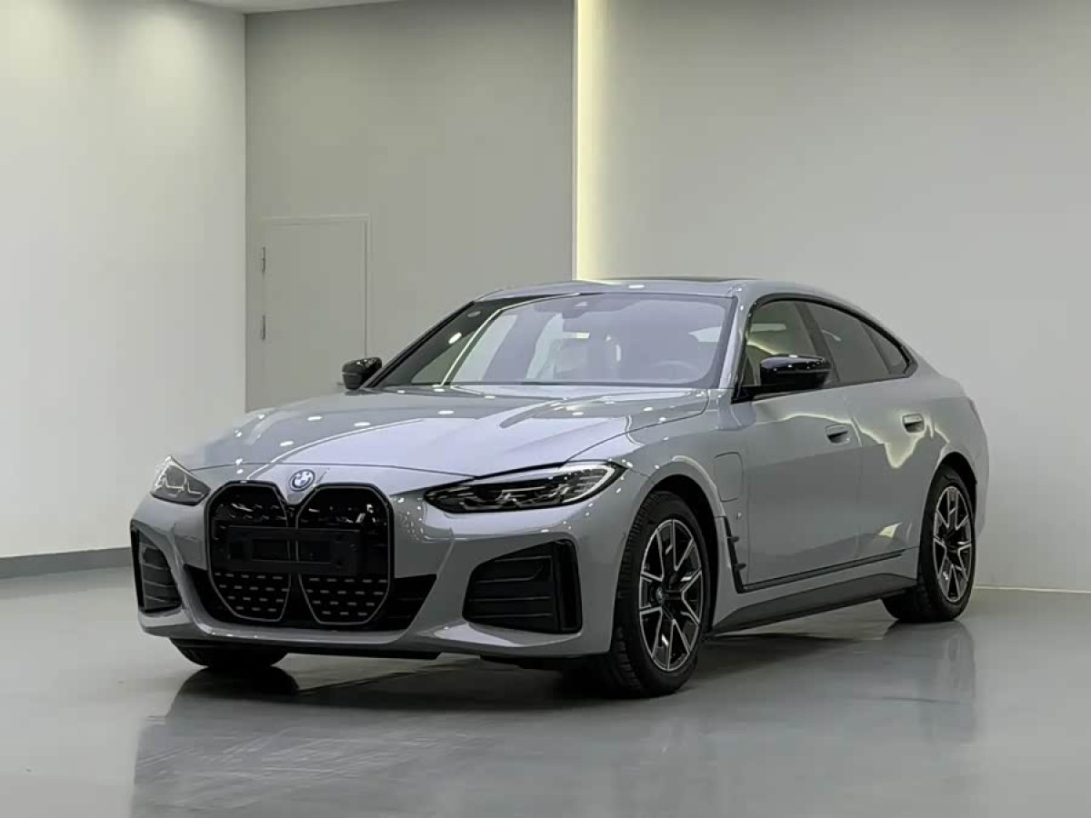 BMW i4 2025 car image 